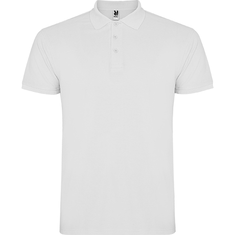 Polo blanco de manga corta con cuello y cierre de tres botones.